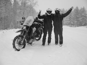 Motorradfahren mit Spikes, Nordkap im Winter, Motorrad im Winter, KTM Military